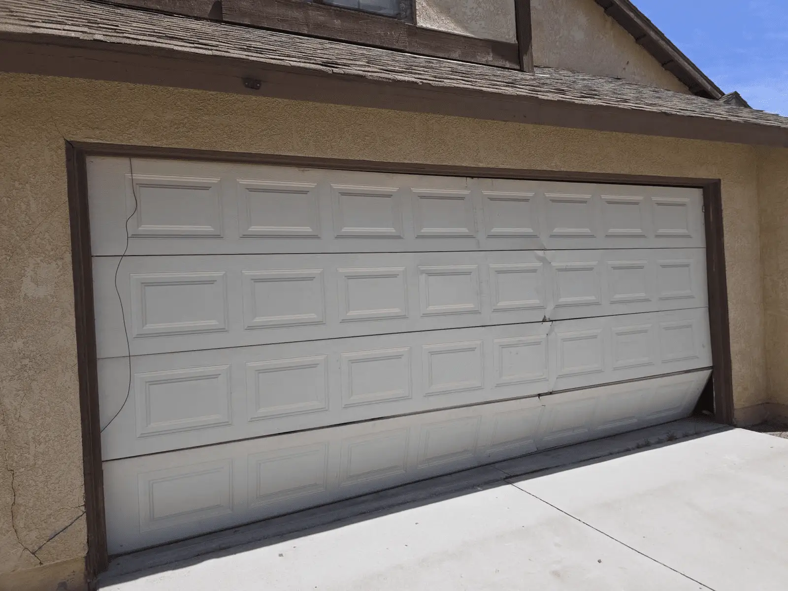 Garage door weatherproofing